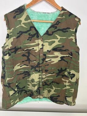 Camouflage Faux Fur-Lined Vest - Green Camo